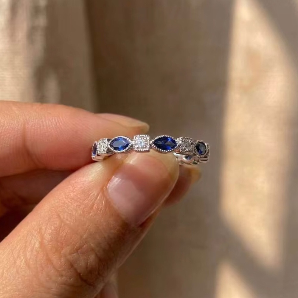Elegant Sapphire Blue and Sterling Silver Band Ring